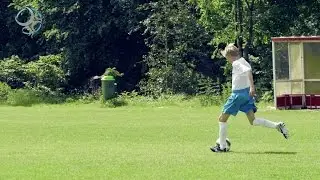 Indribbelen als verdediger na aanname voorwaarts als Thiago Silva | Voetbalomgeving