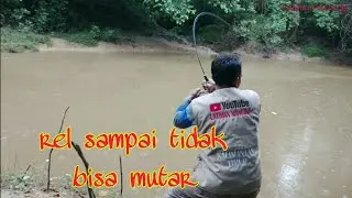 MANCING IKAN BETUTU SAAT HUJAN ,,, Tiga ekor babonya bisa naik. 