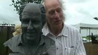 Terry Nutkins unveils stone carving at RHS Show Tatton Park