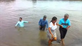 Bautismo en agua en el Limonal - Ecuador