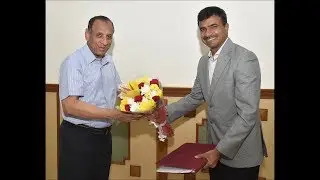 C.V. Anand, Commissioner, Civil Supplies,  Telangana , met Governor ESL Narasimhan at Raj Bhavan