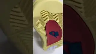Кроссовки