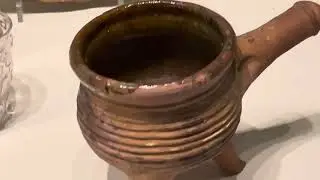 Liten trebent gryta fr&aring;n Stockholm. Nordiska museet 