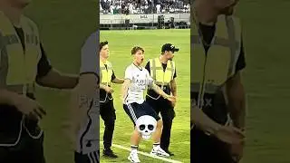 Real Madrid Fan Does Sui In Front Of Vini Jr! #shorts