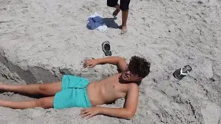 JE ME FAIS ENTERRER ET RASER LES CHEVEUX DANS LE SABLE..