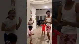 Мама ловит капающую слизь инопланетянина #шорты