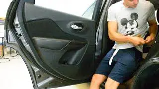 How to remove the door panel Jeep Cherokee