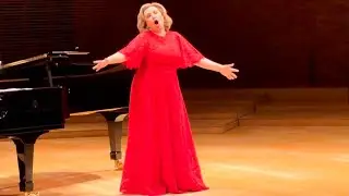 Ekaterina Semenchuk- C&rsquo;est &ccedil;a la vie MOISES SIMONS
