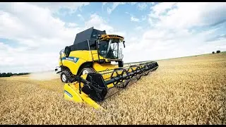 Wjeżdża kombajn NEW HOLLAND CX8.90