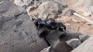 Redcat Ascent 18 Apex Crawling Maverick Black & White Pencil version.