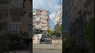 30 Ekim 2020 İzmir depremi  - Yarım yıkılan bina g&ouml;r&uuml;nt&uuml;s&uuml; - WhatsApp Haber