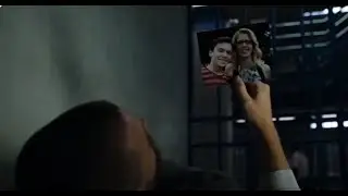 Olicity - Arrow - 7x01 Pt.3 - Oliver stares at a photo of Felicity and William