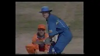 ENGLAND v NETHERLANDS (HOLLAND) WORLD CUP ODI 11 PESHAWAR FEBRUARY 22 1996 GRAEME HICK BAS ZUIDERENT
