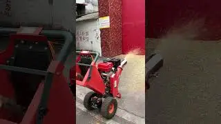 High-Power Wood Chipper for Large Wood Pieces.#woodchipper #machinery #farmer #dawnagro