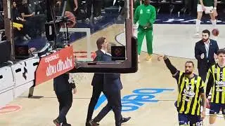 Fenerbah&ccedil;e basketbolunun efsanelerinden İbrahim Kutluay'ın forması salona asılarak onurlandırılır