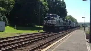 NS 9853, 2686 EB at Lewistown with a manifest train.