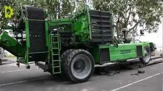Unloading AVR Mistral Potato Harvester from a truck - Duijndam Machines