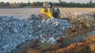Update Perfectly Bilding Dozer Shantui Using Stones Pushing Over The Water,Truck DONGFENG 25.5Ton