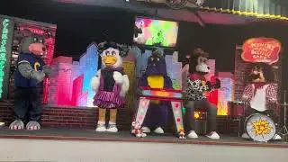 A little clip of Chuck E. Cheese Hicksville