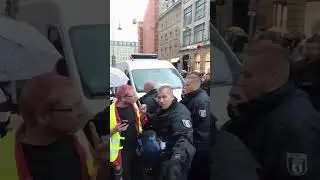 German Police assault pro-Palestine protesters in Berlin
