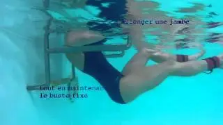 Travail des abdos en piscine