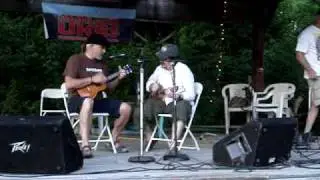 krabbers and grumpycoyotetunes at Ukulele World Congress
