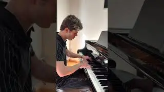 Piano Shop in Barcelona performance Hungarian Rhapsody No.6