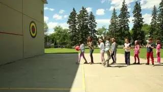 Jeu balle au mur - jeu de récréation