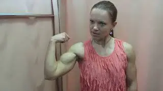 Fitness&nbsp;girl&nbsp;biceps workout