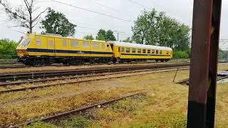 Drezyna pomiarowa EM120z-73 rusza ze stacji Tarnobrzeg