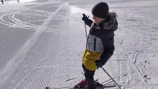 Рауф в первый раз на лыжах (Шахдаг, Азербайджан)