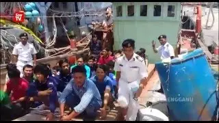 Three boats seized, 42 Viets held for illegal fishing
