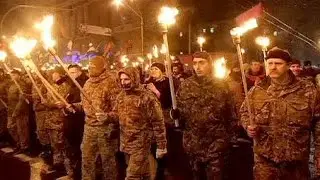 Nacionalistas ucranianos rinden tributo a Bandera