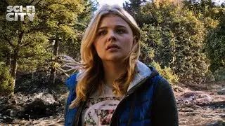 Cassie and Sammy Survive the Rising Water | The 5th Wave (Chlo&euml; Grace Moretz)