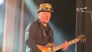 Stuckfish perform Carry On at Fusion 4