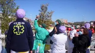 RIMINI: Sirene ed applausi del 118 per l'ospedale Infermi | VIDEO