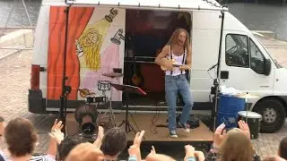 Tijl Damen Speelt Met Publiek - Familietheater
