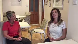 Саманта Болдуин берет интервью у Вики Эш, смелой жертвы сатанинских ритуальных издевательств.