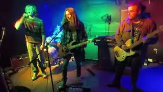 Moral Dilemma// Klub Metulj (RageAgainstTheMachine cover)