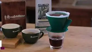 Geniet 'n eeu van koffie vakmanskap in elke koppie Mastertons!