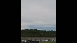 Small🛩️Propeller Plane Cessna-172 Skyhawk Took Off Flying High Above Boeing Field [Seattle USA]