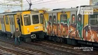 Napoli, scontro tra 3 treni della metro. 5 i feriti, nessuno grave. Errore umano