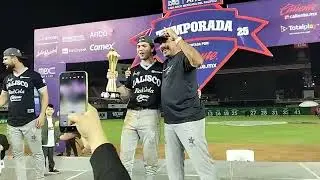 Gran momento que pasaron Benjam&iacute;n Gil y Matero Gil! levantando el trofeo de campeones juntos
