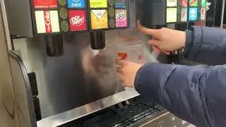 7-Eleven, чтобы купить Pepsi и большой глоток