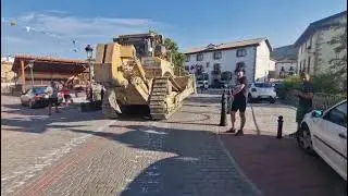 El maquinista fue a comer con el Bulldozer, A esto le llamo yo llevarse el trabajo a casa...