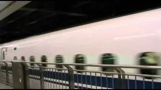 Shinkansen (bullet train) leaving Shinagawa - amazing acceleration