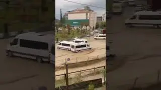 Roads turn into gushing rivers as heavy rains trigger floods in parts of #Osmaniye #Turkey 🇹🇷