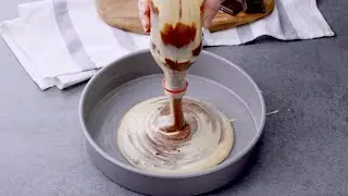 Zebra cake: you can make a delicious cake with just a bottle!