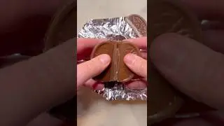 ASMR: Relaxing Sounds of Chocolate Breaking