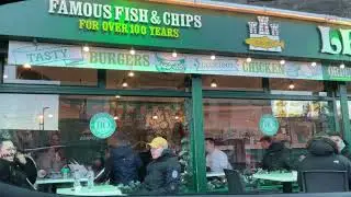 Cafes in the village of Howth near Dublin. Dublin yakınlarındaki Howth K&ouml;y&uuml;'ndeki kafeler. #dublin 